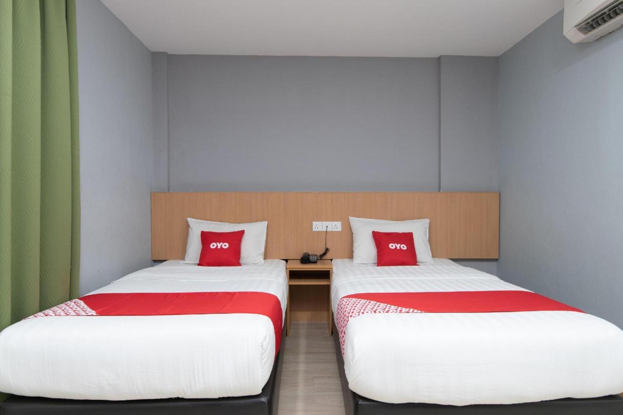 Capital O 89344 Labuan Avenue Hotel Exterior photo