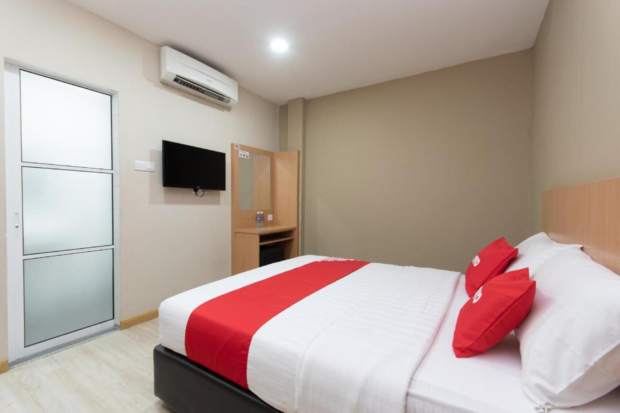 Capital O 89344 Labuan Avenue Hotel Exterior photo