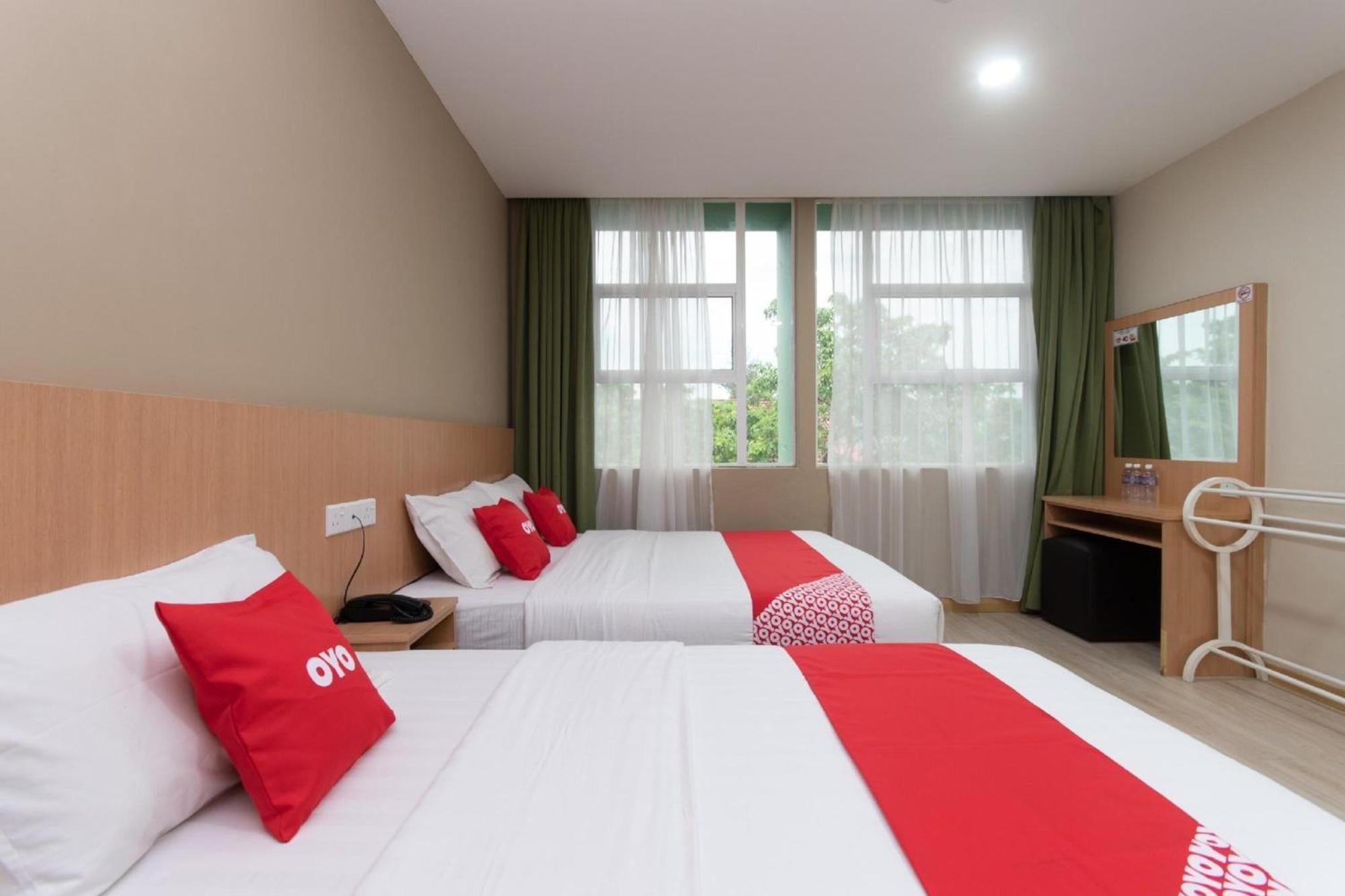 Capital O 89344 Labuan Avenue Hotel Exterior photo