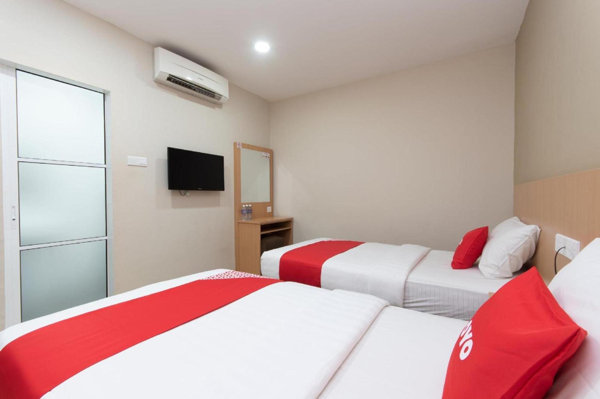 Capital O 89344 Labuan Avenue Hotel Exterior photo