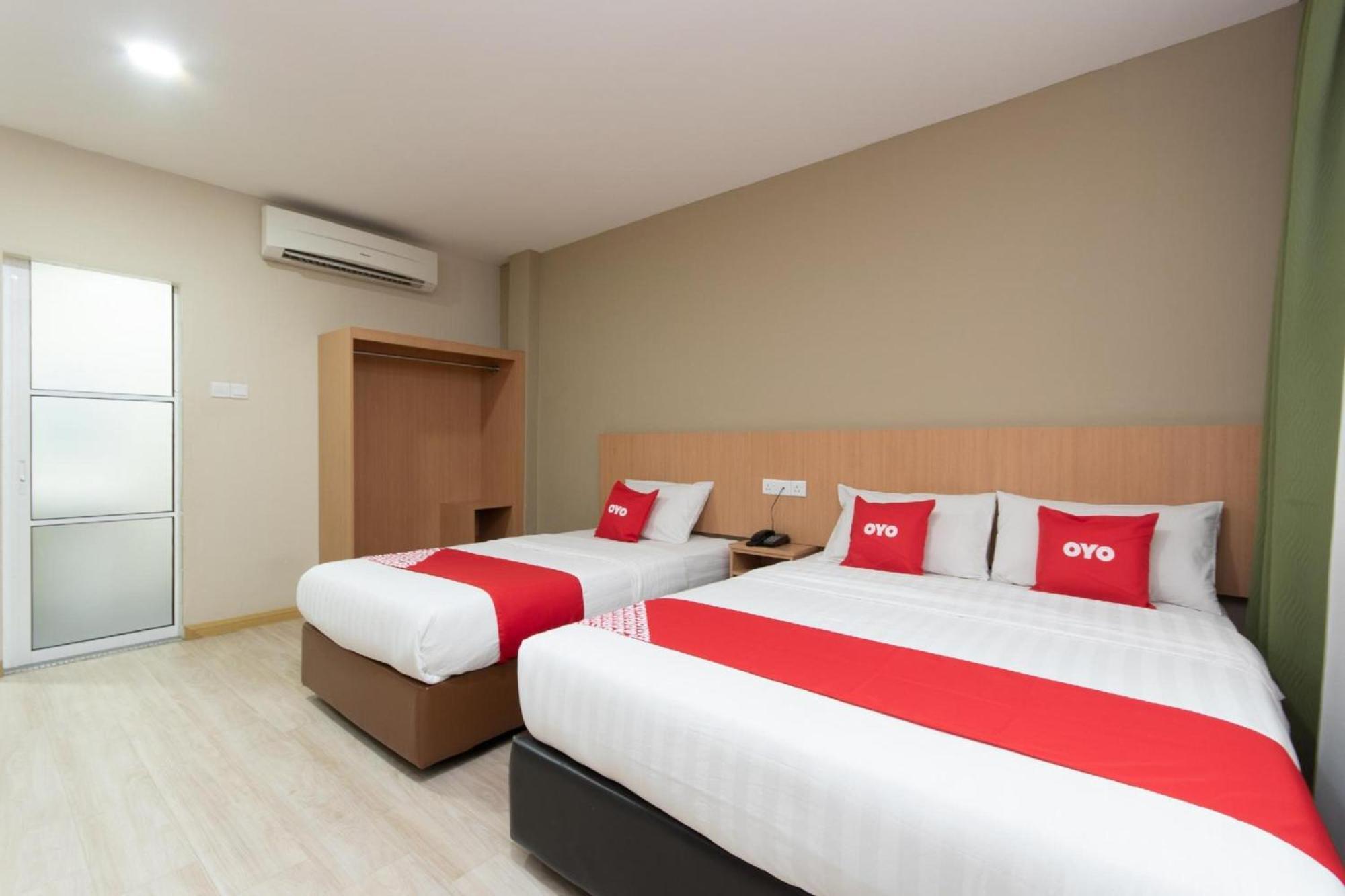 Capital O 89344 Labuan Avenue Hotel Exterior photo
