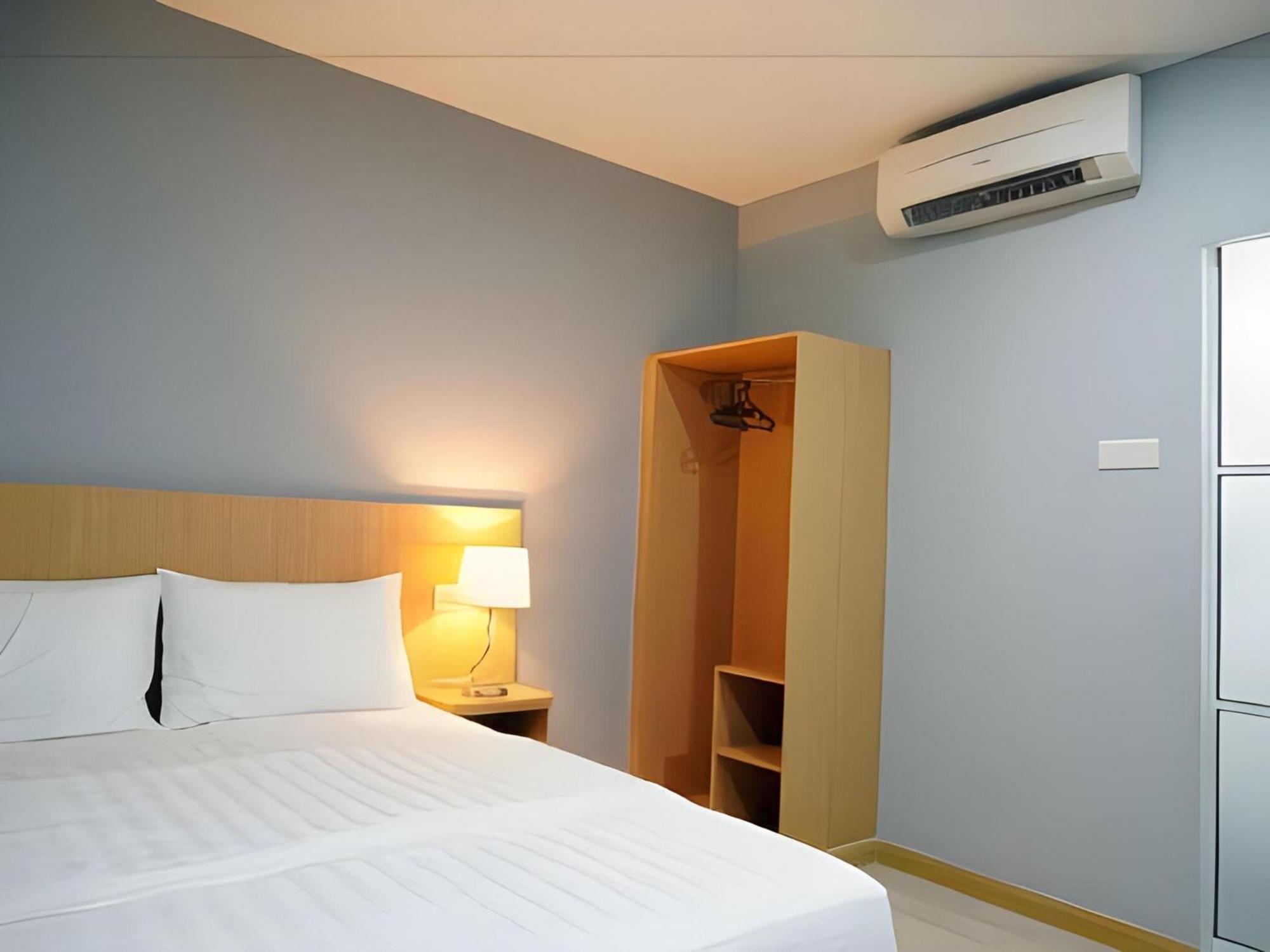 Capital O 89344 Labuan Avenue Hotel Exterior photo