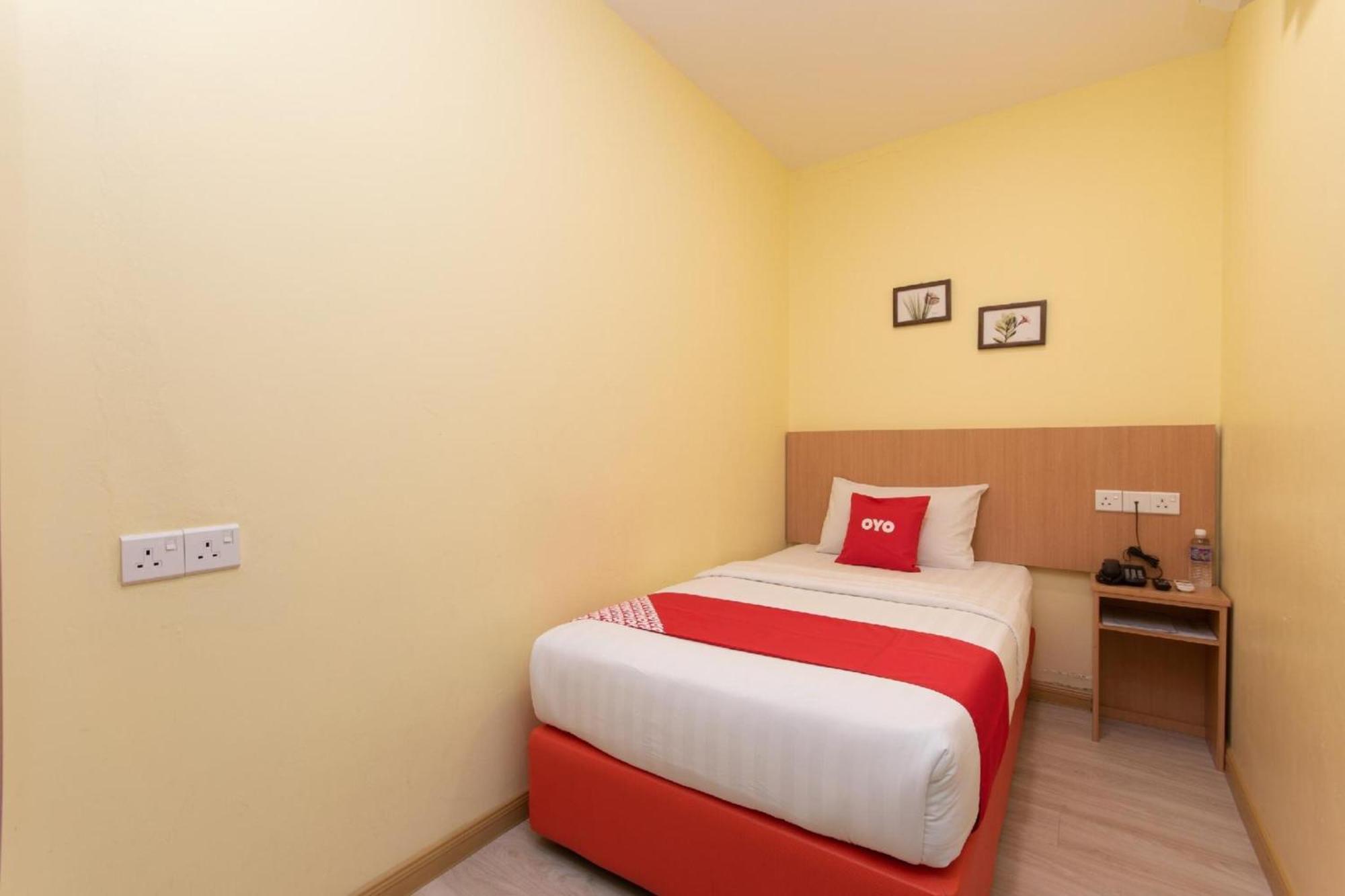 Capital O 89344 Labuan Avenue Hotel Exterior photo